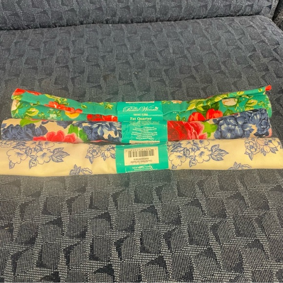 Pioneer Woman “Fat Quarter” pieces of fabric. - Picture 4 of 5